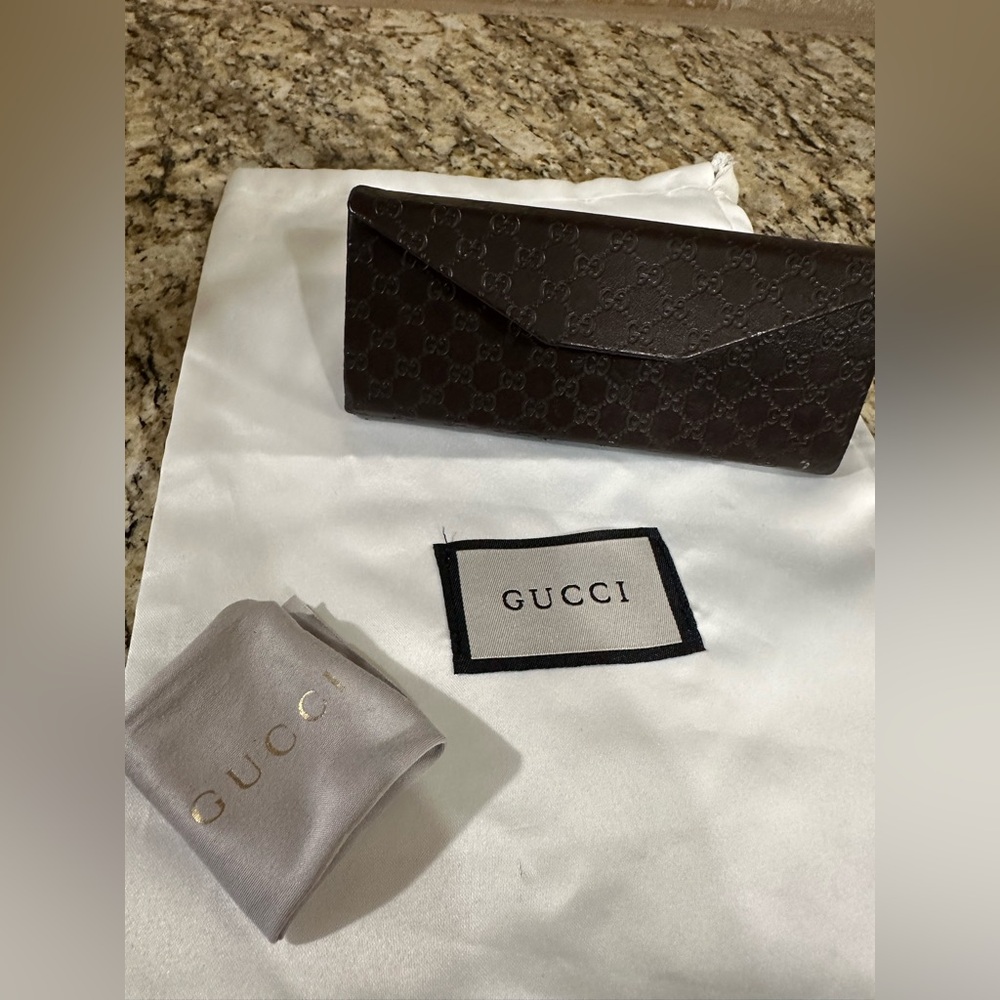 Gucci Brown Sunglasses Case, dust bag and lens wipes. **no glasses** - Picture 2 of 8